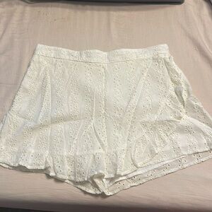 Holister. White eyelet skort